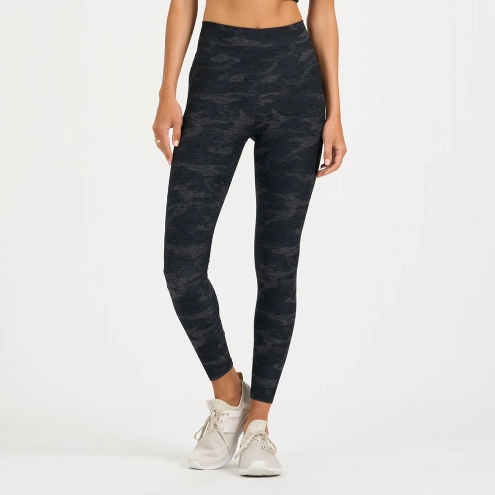 By Vuori Clean Elevation Camo High Rise Leggings Black Gray XS - Picture 3 of 15